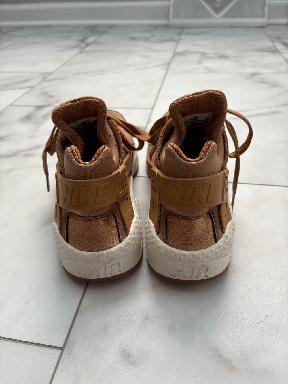 Nike Men’s Huarache Sneaker - Tan/Brown - Picture 5 of 9